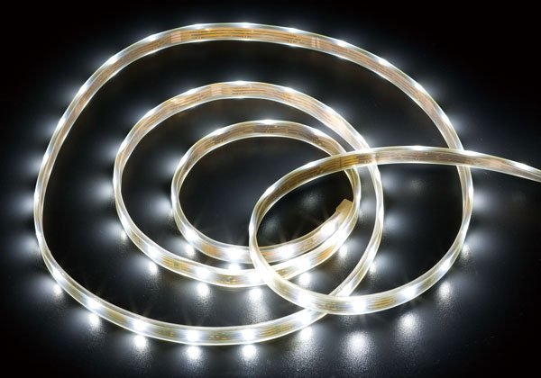 BANDA CU LEDURI, LED STRIPS, PENTRU ILUMINAT INTERIOR SAU EXTERIOR, PERETI,GEAMURI,MOBILIER